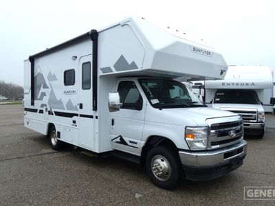 2027 WINNEBAGO 22RS — front three-quarter view