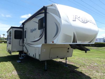 2015 GRAND DESIGN 303RLS — front three-quarter view