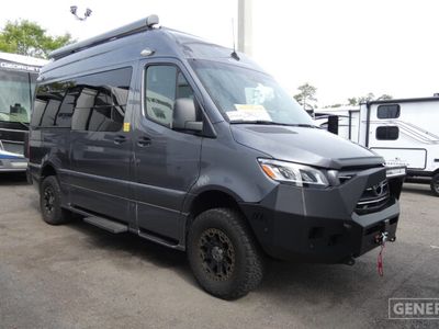 2023 ROADTREK SS AGILE — front three-quarter view