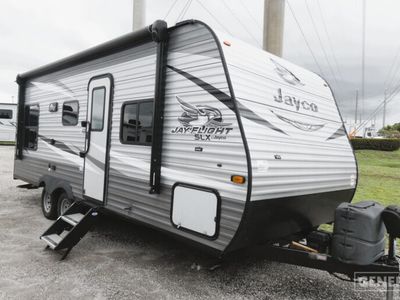 2021 JAYCO SLX8 212QB — front three-quarter view