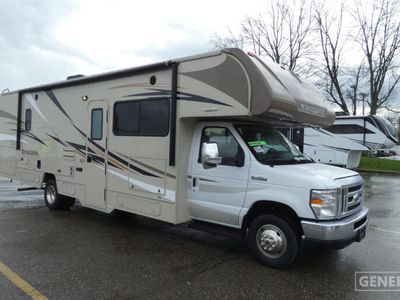 2019 WINNEBAGO 31G — front three-quarter view