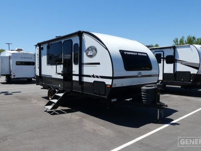 2025 R-Pod RP-197 — front three-quarter view