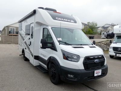 2026 THOR 22MT — front three-quarter view