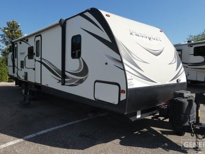 2018 KEYSTONE 3350BH — front three-quarter view