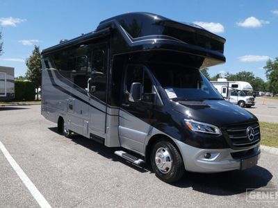 2024 RENEGADE 25RMC — front three-quarter view