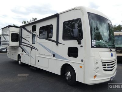 2020 HOLIDAY RAMBLER 32S — front three-quarter view