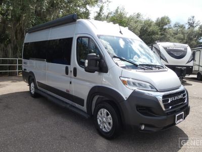 2025 THOR MOTOR COACH 2JB — front three-quarter view
