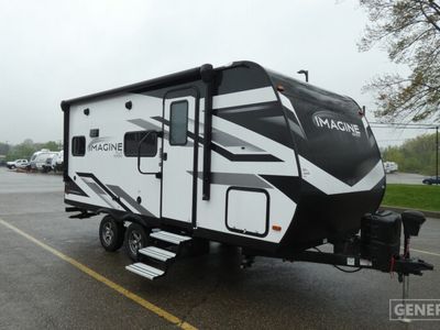 2023 GRAND DESIGN 17MKE — front three-quarter view