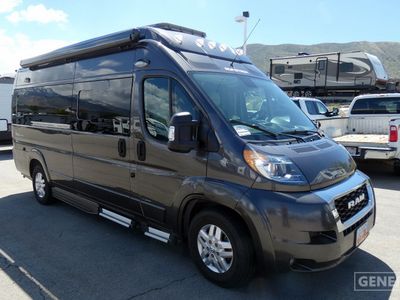 2021 ROADTREK SLUMBER — front three-quarter view