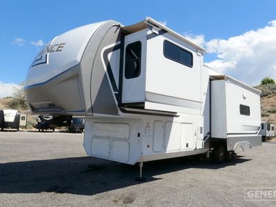 2025 PARADIGM 310RL — front three-quarter view