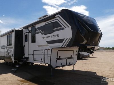 2025 KEYSTONE 433 — front three-quarter view