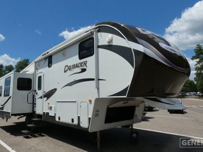 2013 PRIME TIME 320RLT — front three-quarter view
