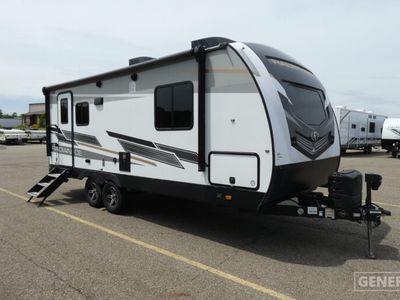 2022 CRUISERS 21RB — front three-quarter view
