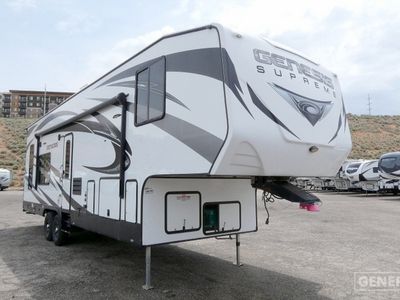 2019 GENESIS SUPREME 33CKXL — front three-quarter view
