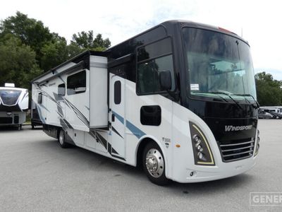 2024 THOR 34R — front three-quarter view