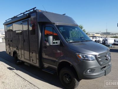 2027 WINNEBAGO 23B — front three-quarter view