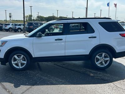 2019 Ford Explorer — side profile view