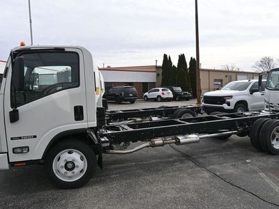 2025 Isuzu NRRGAS — detail view