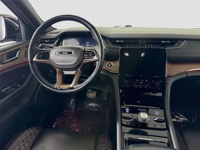 2024 Jeep Grand Cherokee — side profile view