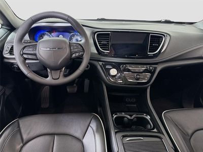 2025 Chrysler Pacifica — side profile view