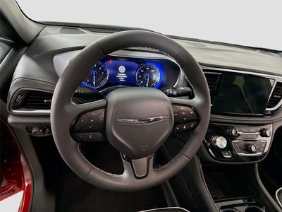 2025 Chrysler Pacifica — detail view