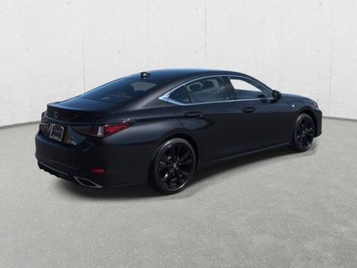 2025 Lexus ES — detail view