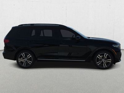 2022 BMW X7 — interior view