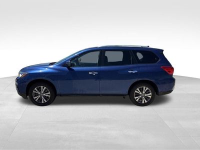 2019 Nissan Pathfinder — side profile view