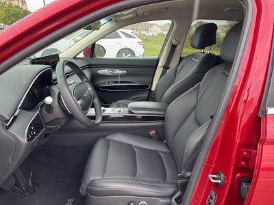 2025 Genesis GV70 — detail view