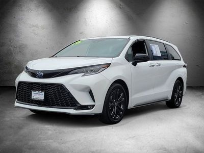2025 Toyota Sienna — detail view