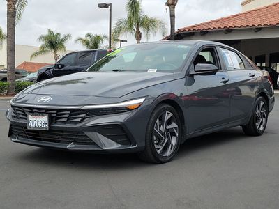 2025 Hyundai Elantra — detail view
