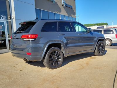 2018 Jeep Grand Cherokee — interior view
