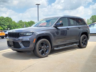 2024 Jeep Grand Cherokee — side profile view