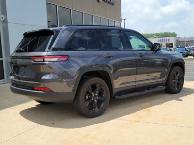 2024 Jeep Grand Cherokee — interior view