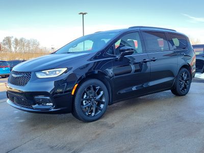 2026 Chrysler Pacifica — side profile view