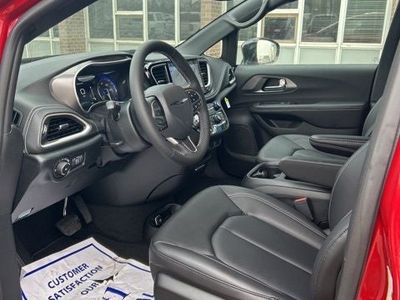 2026 Chrysler Pacifica — detail view