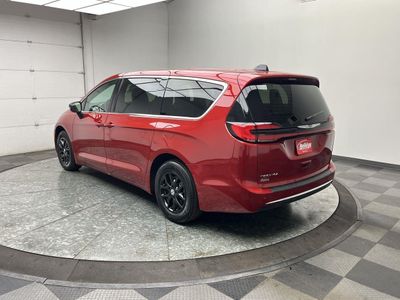 2025 Chrysler Pacifica — side profile view