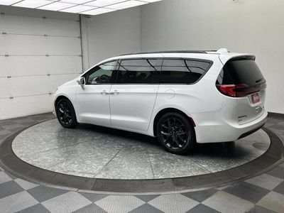 2022 Chrysler Pacifica — side profile view