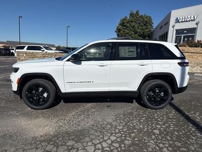 2025 Jeep Grand Cherokee — side profile view