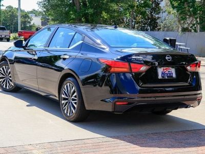 2025 Nissan Altima — side profile view
