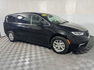 2024 Chrysler Pacifica — side profile view