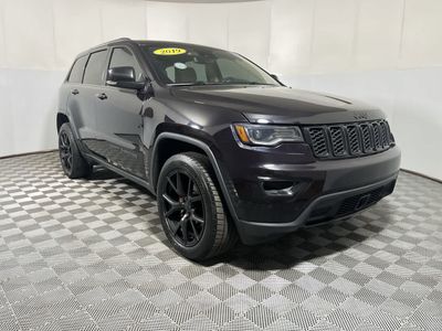 2019 Jeep Grand Cherokee — side profile view