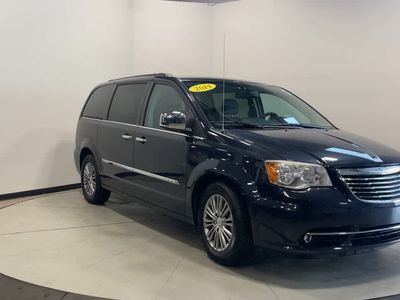 2014 Chrysler Town & Country — detail view