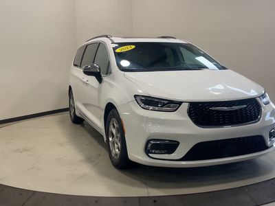 2023 Chrysler Pacifica — detail view