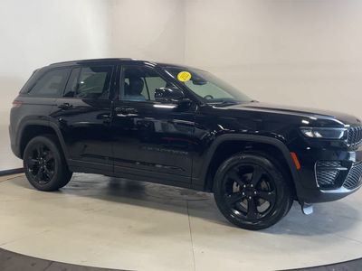 2022 Jeep Grand Cherokee — interior view
