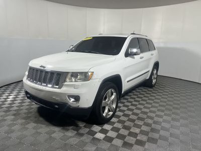 2013 Jeep Grand Cherokee — interior view