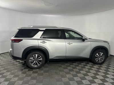 2025 Nissan Pathfinder — side profile view