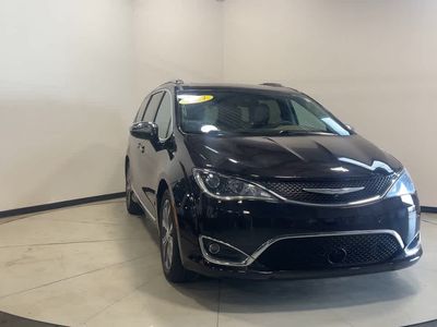 2017 Chrysler Pacifica — detail view