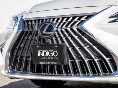 2022 Lexus ES — interior view