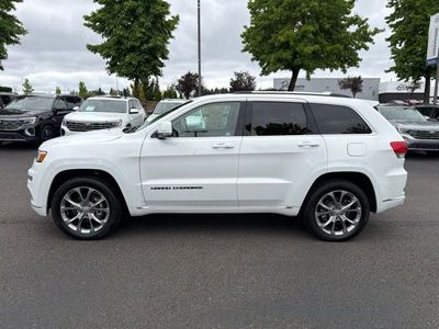 2019 Jeep Grand Cherokee — interior view